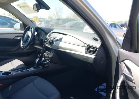 2015 BMW X1 xDrive28I z USA, uszkodzony, nr VIN WBAVL1C59FVY25831